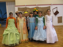 Farsangi foglalkoz�s a K�z�ss�gi H�zban
