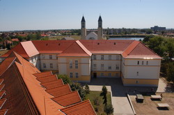Ny�ri fel�j�t�si munk�k
