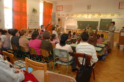 Ny�lt nap iskol�nkban