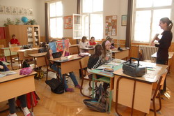 Ny�lt nap iskol�nkban