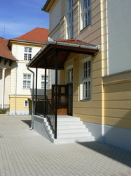 Iskolafel�j�t�s