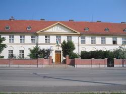 Iskola főbejárata